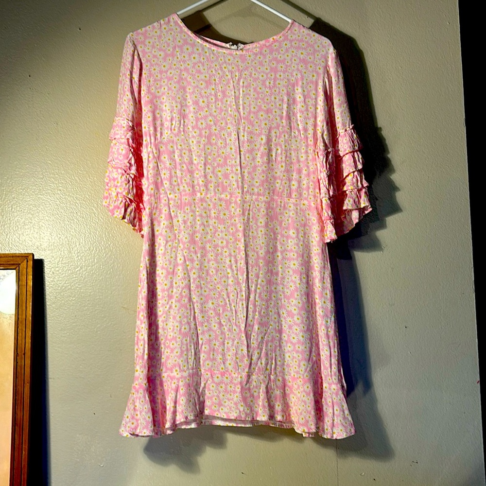 Faithful the brand size 4 EUC . This pretty dress is pink with daisies